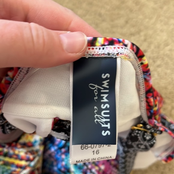 MACRAME UNDERWIRE ONE PIECE SWIMSUIT. Size 16 - Picture 8 of 9